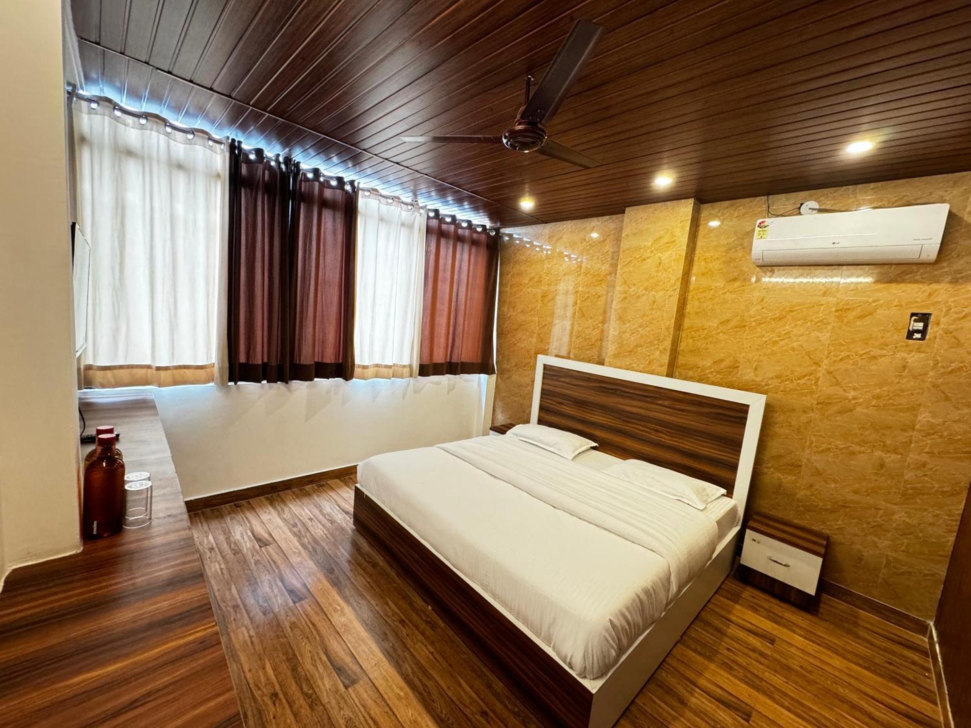 Hotel Walk Inn Фаридабад Екстериор снимка