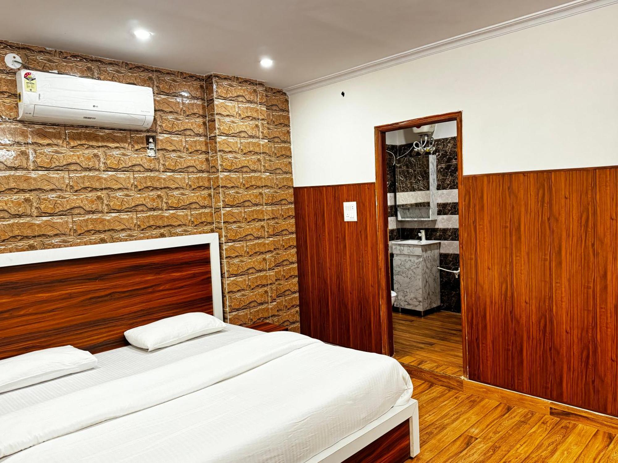 Hotel Walk Inn Фаридабад Екстериор снимка
