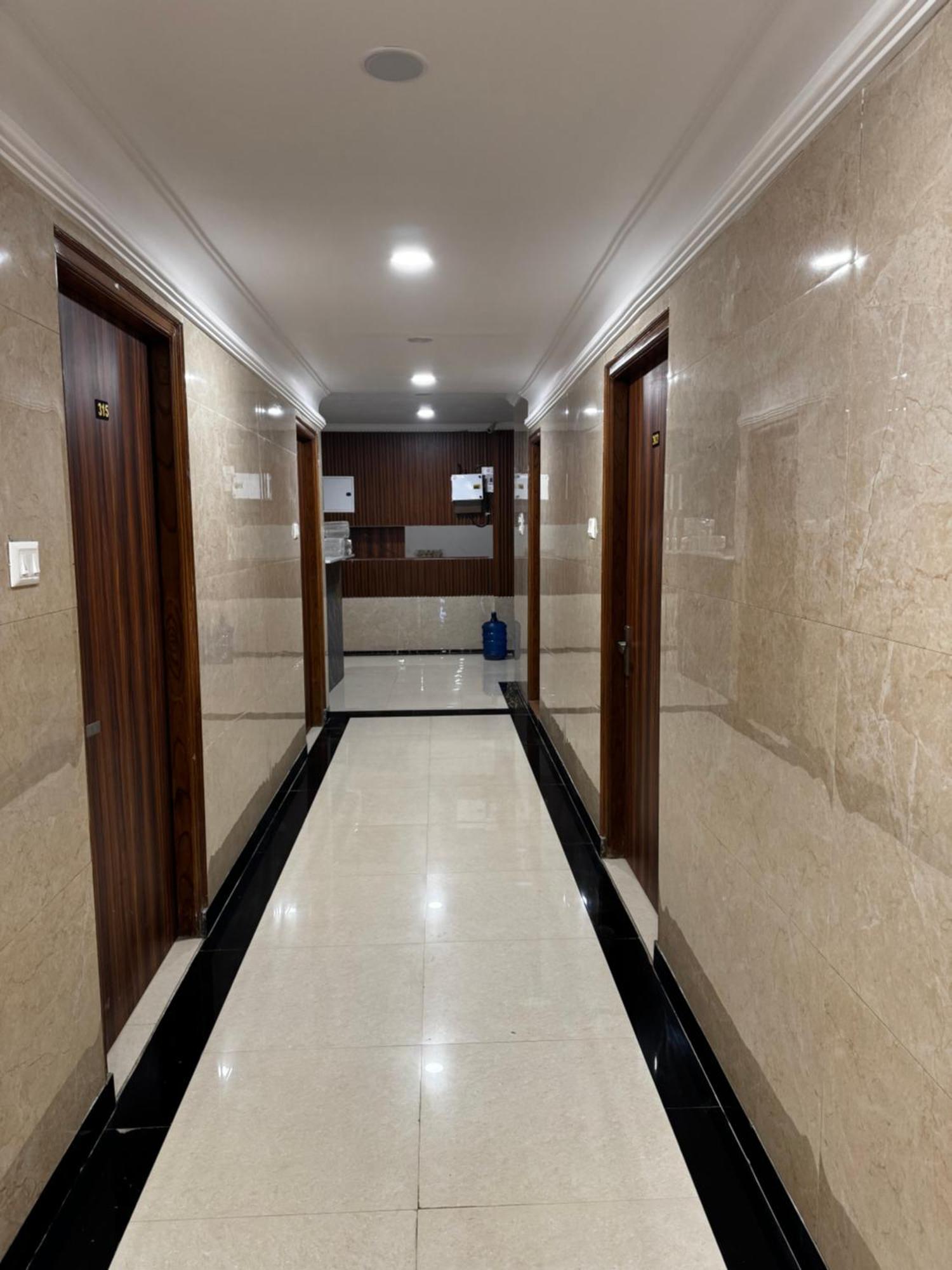 Hotel Walk Inn Фаридабад Екстериор снимка