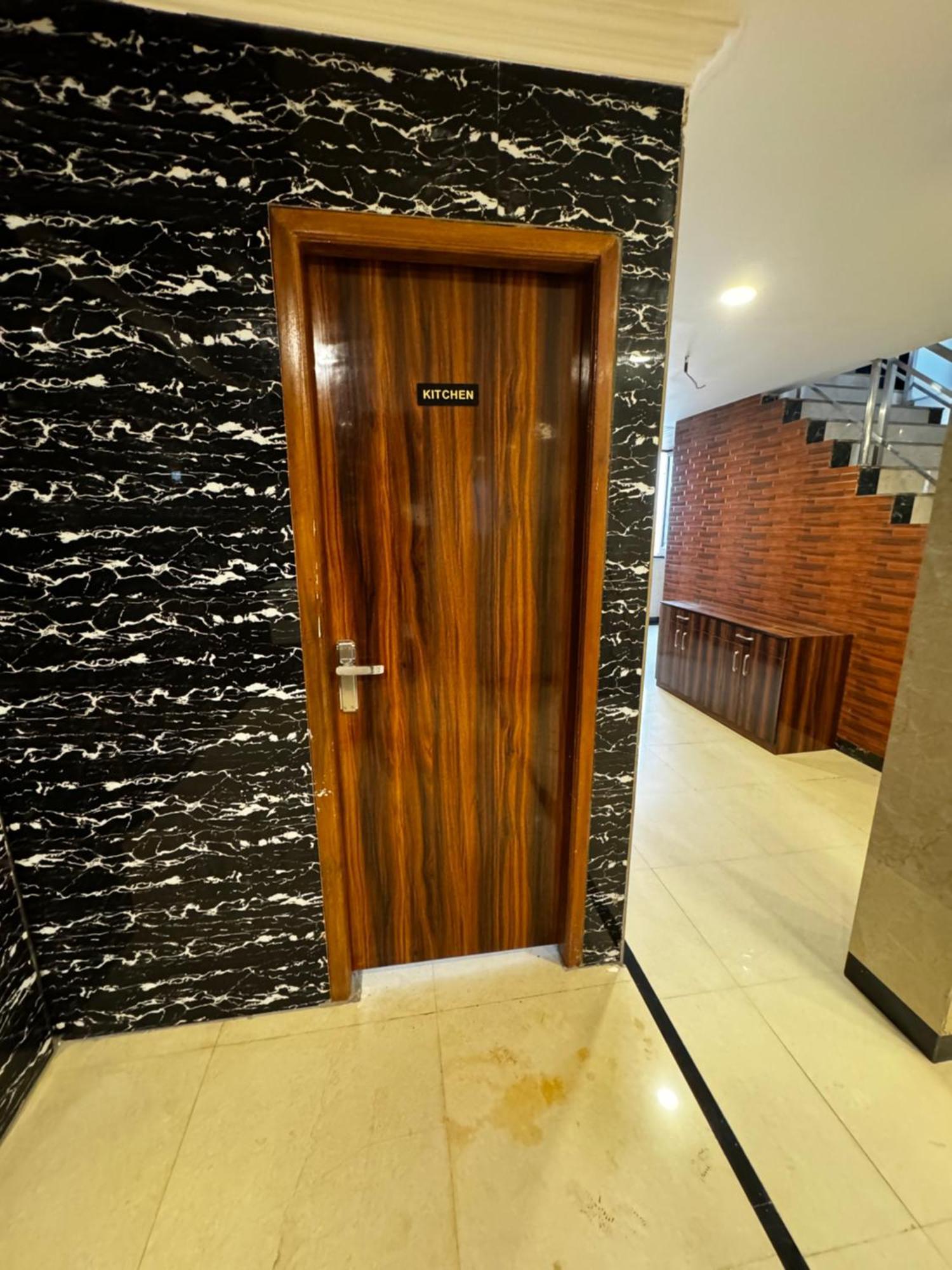 Hotel Walk Inn Фаридабад Екстериор снимка