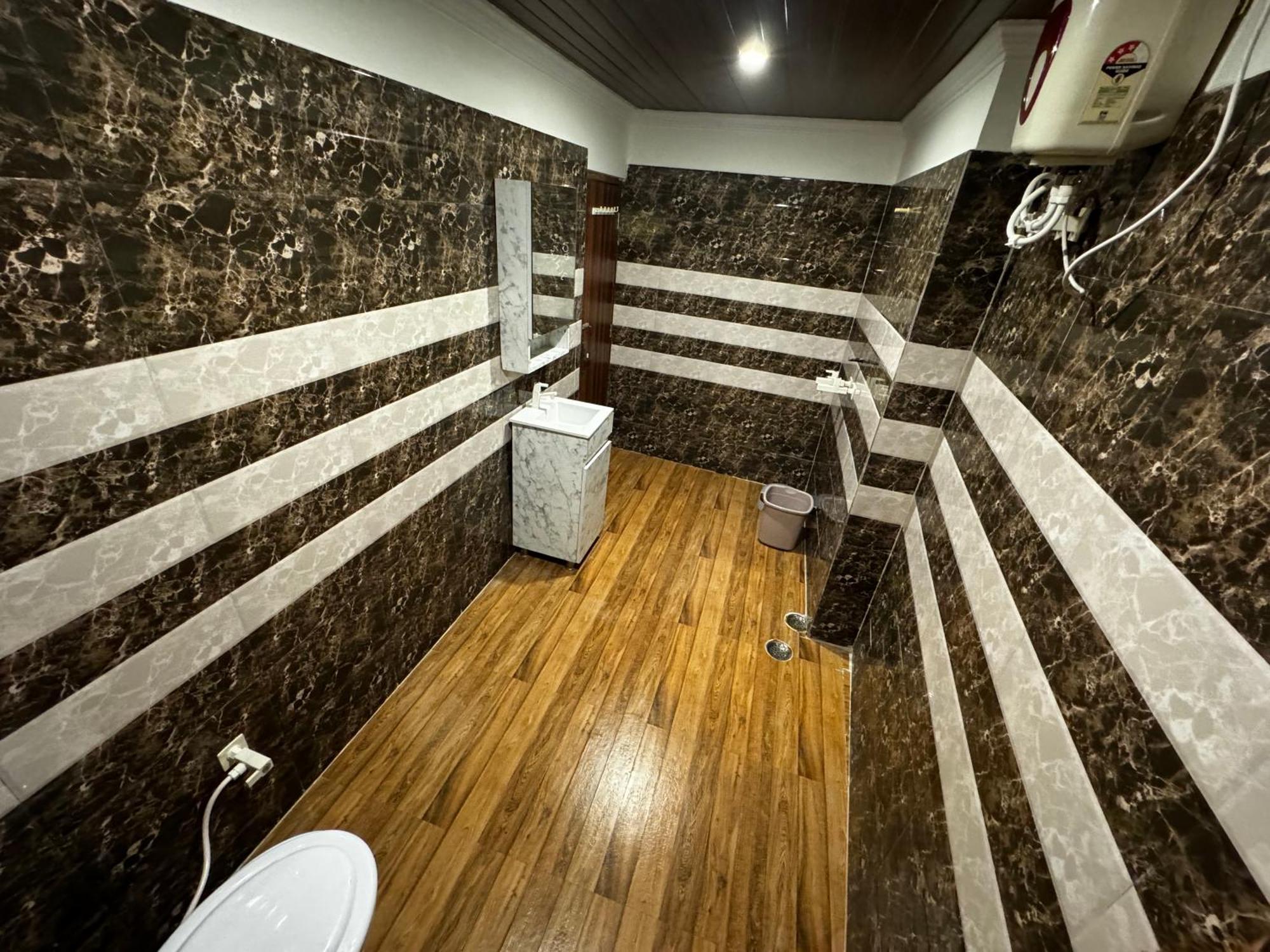 Hotel Walk Inn Фаридабад Екстериор снимка