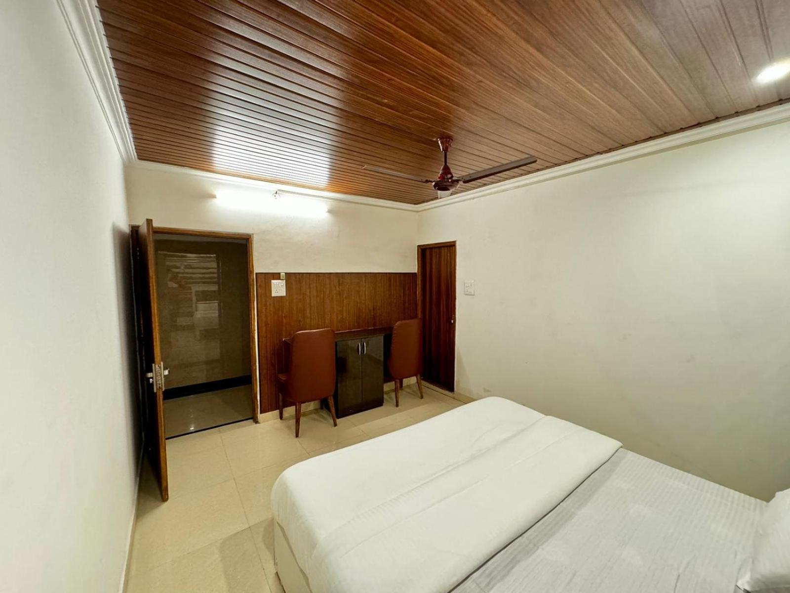 Hotel Walk Inn Фаридабад Екстериор снимка