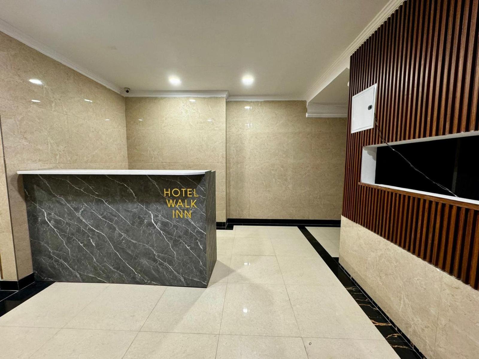 Hotel Walk Inn Фаридабад Екстериор снимка