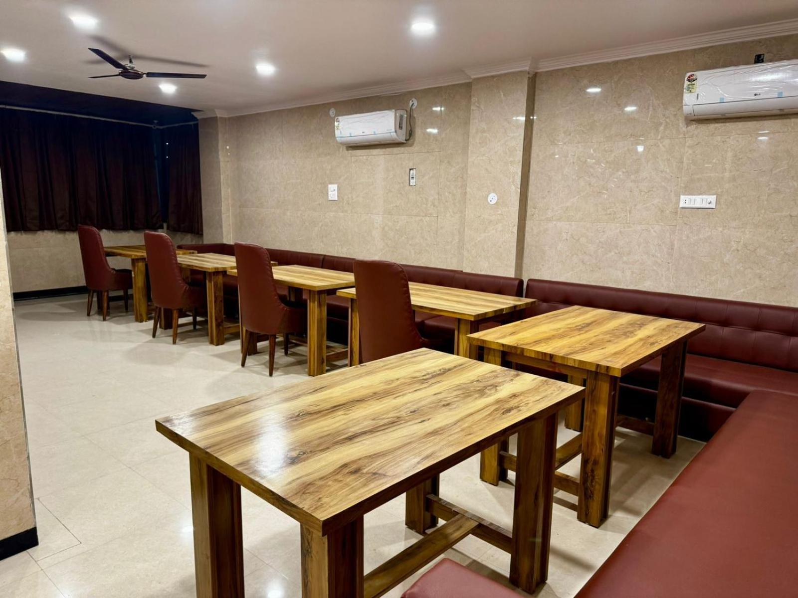 Hotel Walk Inn Фаридабад Екстериор снимка