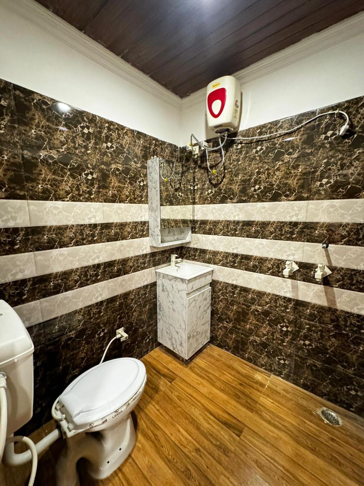 Hotel Walk Inn Фаридабад Екстериор снимка